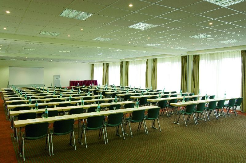 Nh Leipzig Messe Hotel Exterior photo